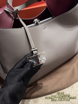 Tods Logo Tote Shoulder Bag view 13