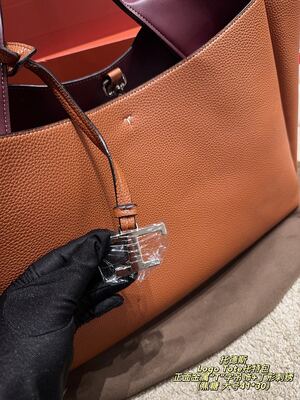 Tods Logo Tote Shoulder Bag view 3
