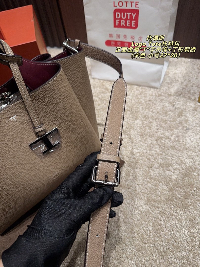 Tods Logo Tote Shoulder Bag view