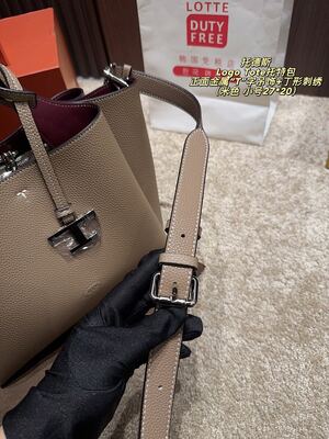 Tods Logo Tote Shoulder Bag view 26