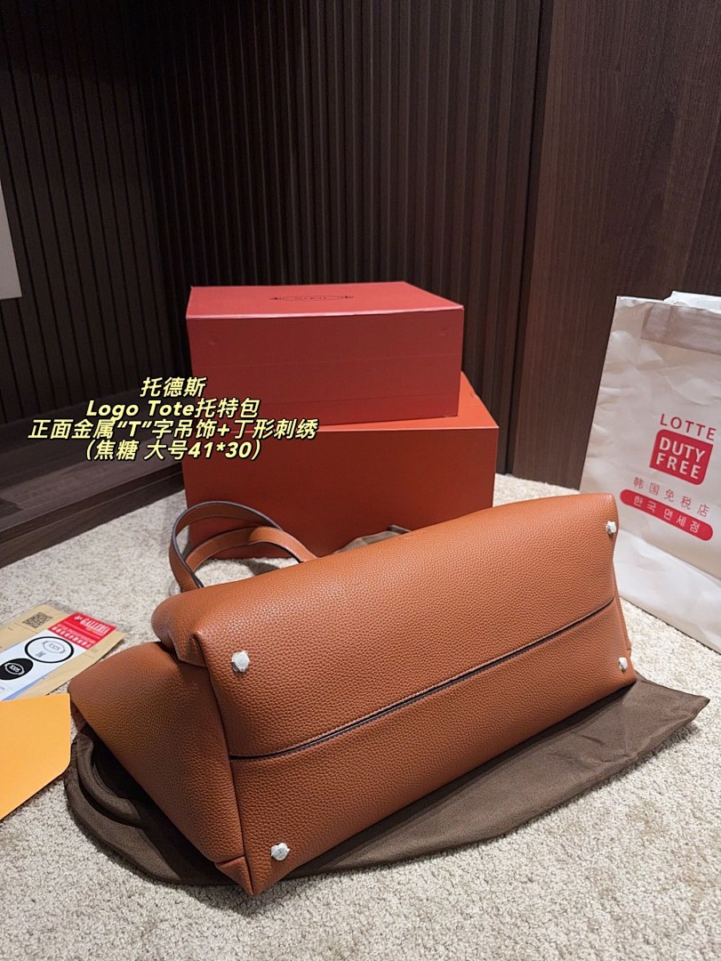 Tods Logo Tote Shoulder Bag view
