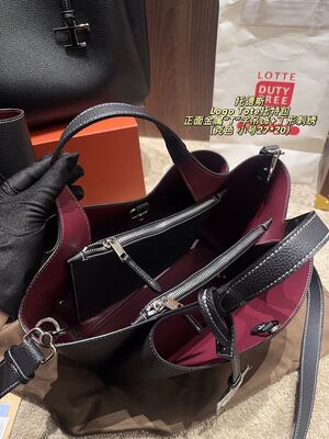 Tods Logo Tote Shoulder Bag view 32