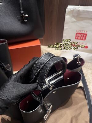 Tods Logo Tote Shoulder Bag view 36