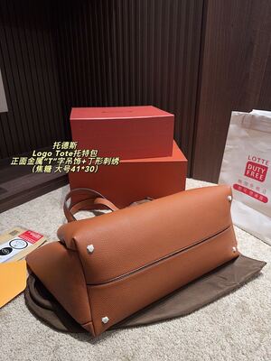 Tods Logo Tote Shoulder Bag view 5
