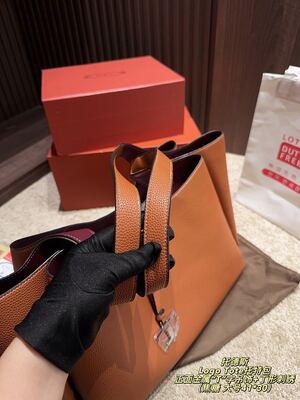 Tods Logo Tote Shoulder Bag view 6