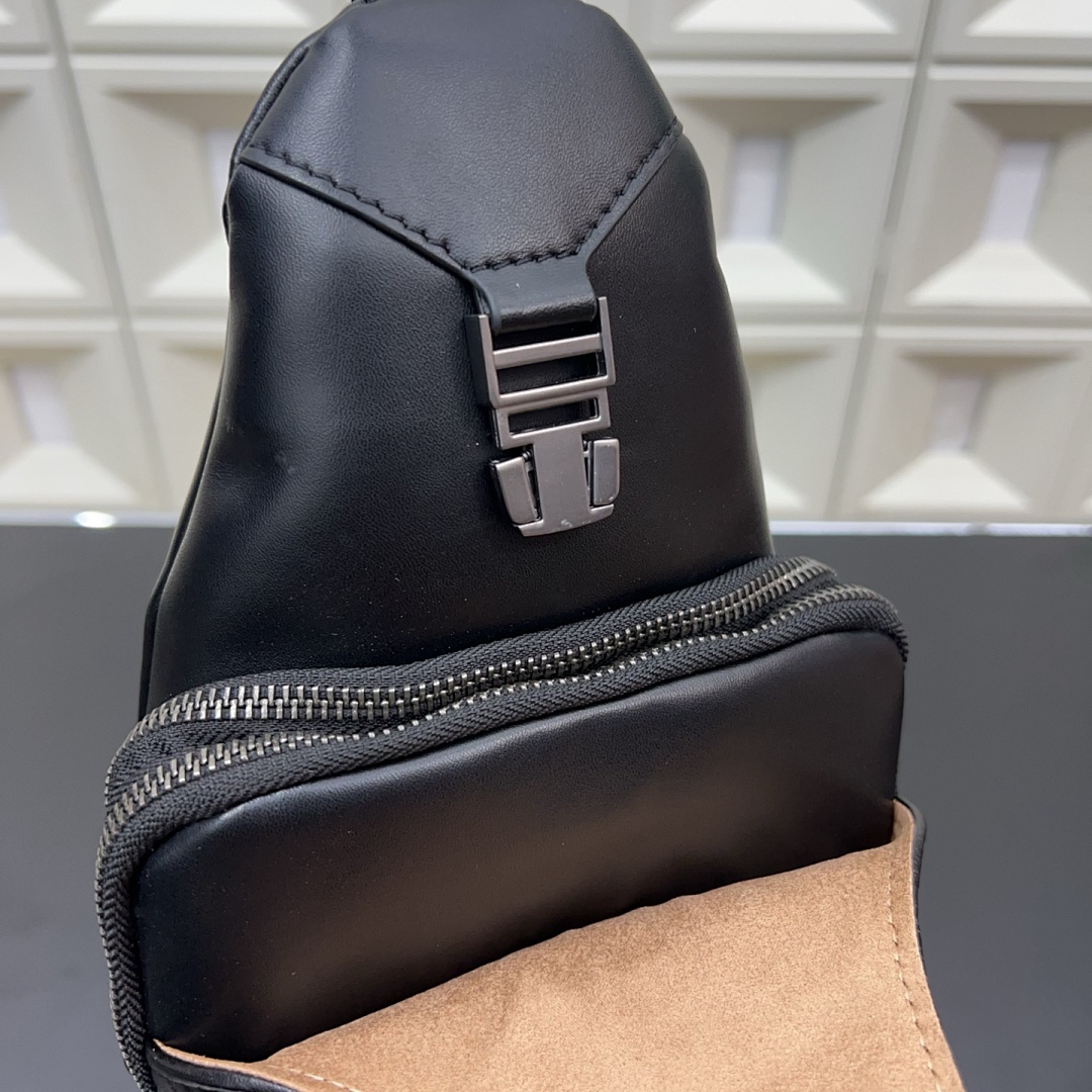 Bottega Veneta Intrecciato Shoulder Bag view