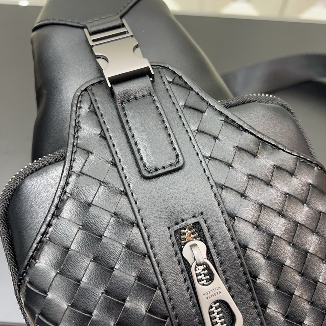 Bottega Veneta Intrecciato Shoulder Bag view