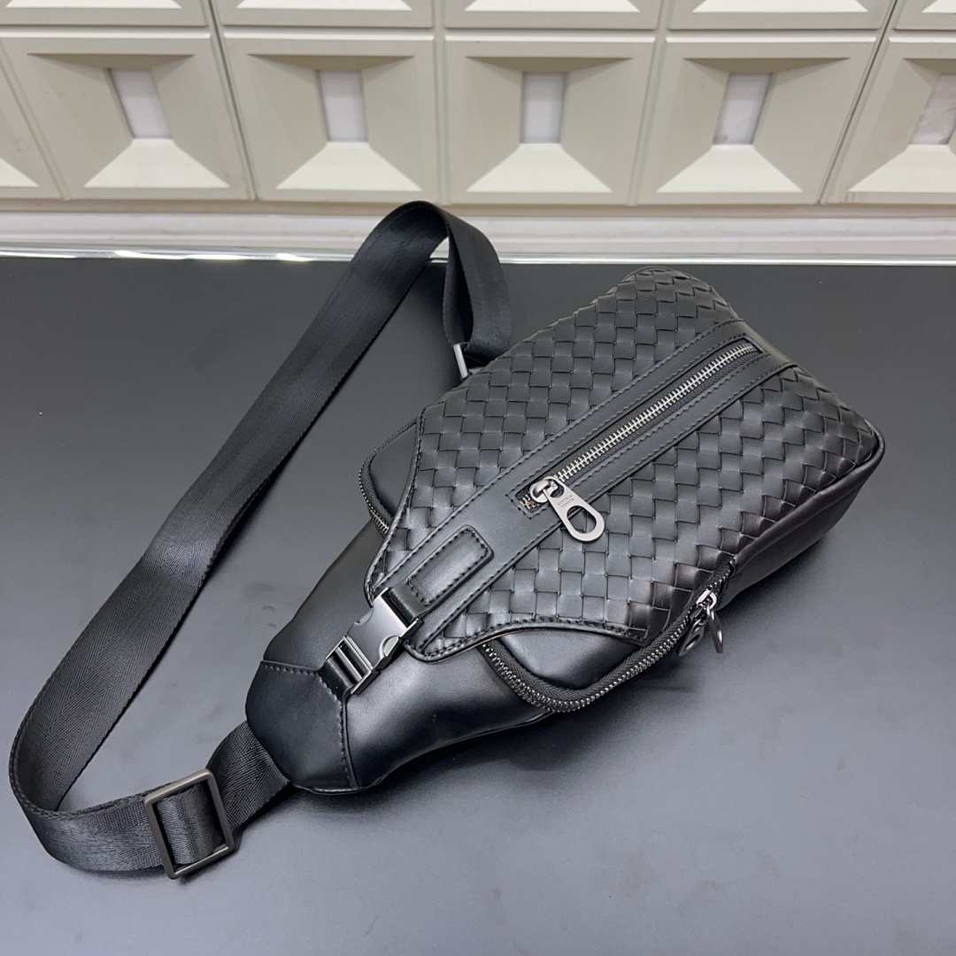 Bottega Veneta Intrecciato Shoulder Bag view