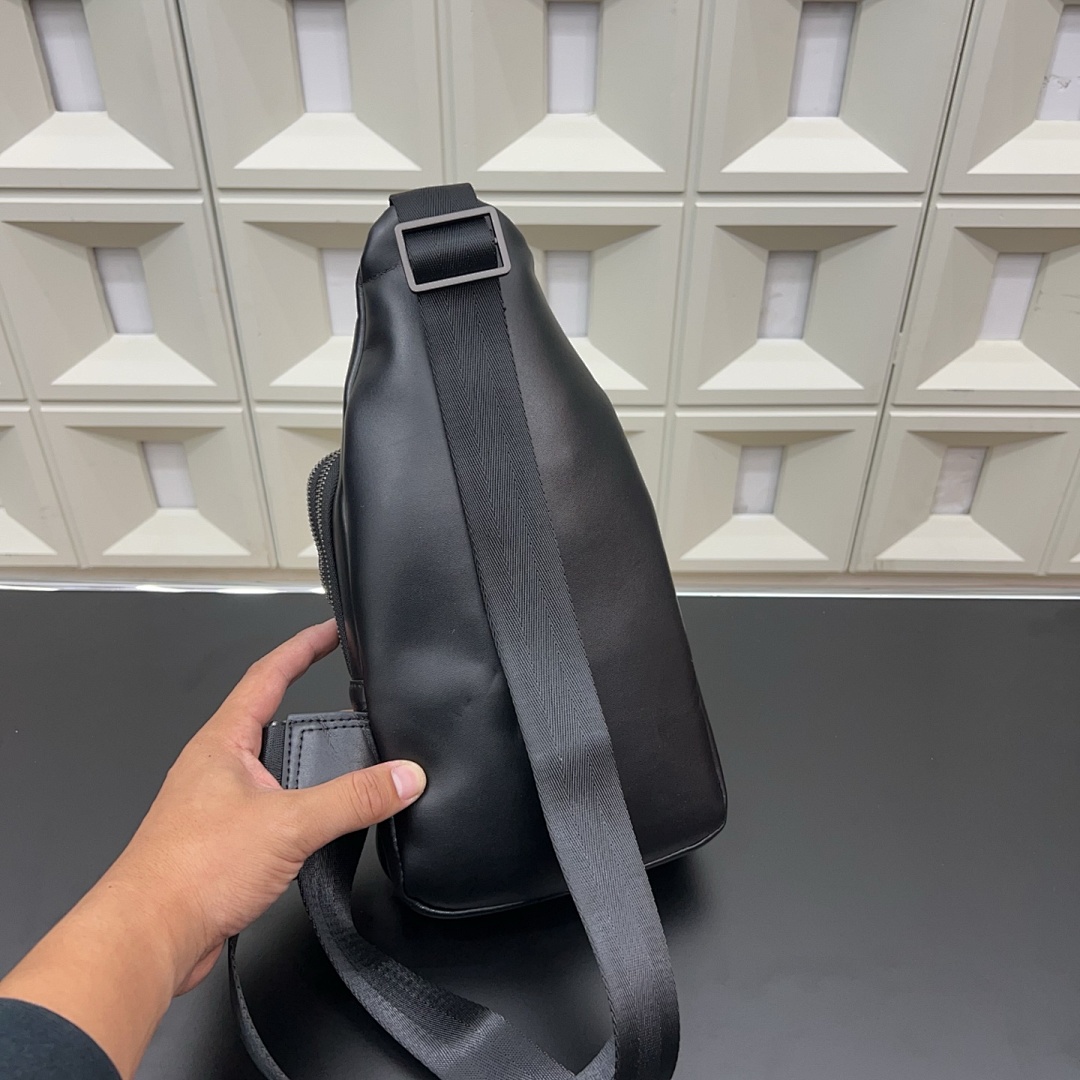 Bottega Veneta Intrecciato Shoulder Bag view