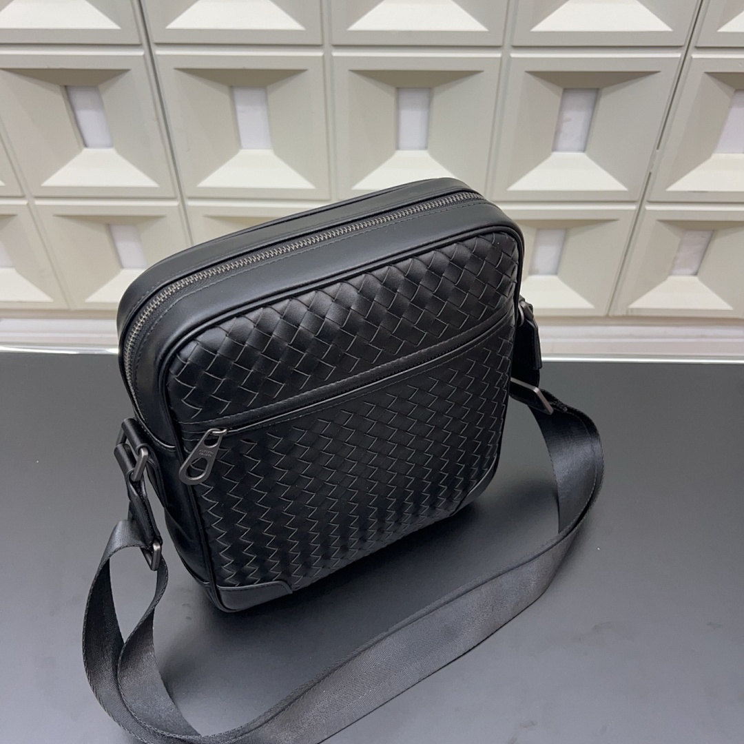 Bottega Veneta Intrecciato Shoulder Bag