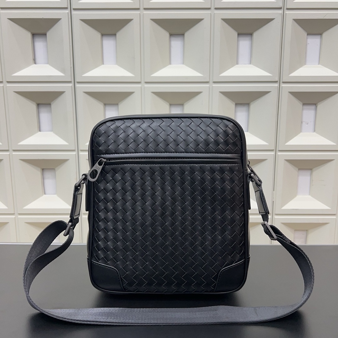 Bottega Veneta Intrecciato Shoulder Bag view