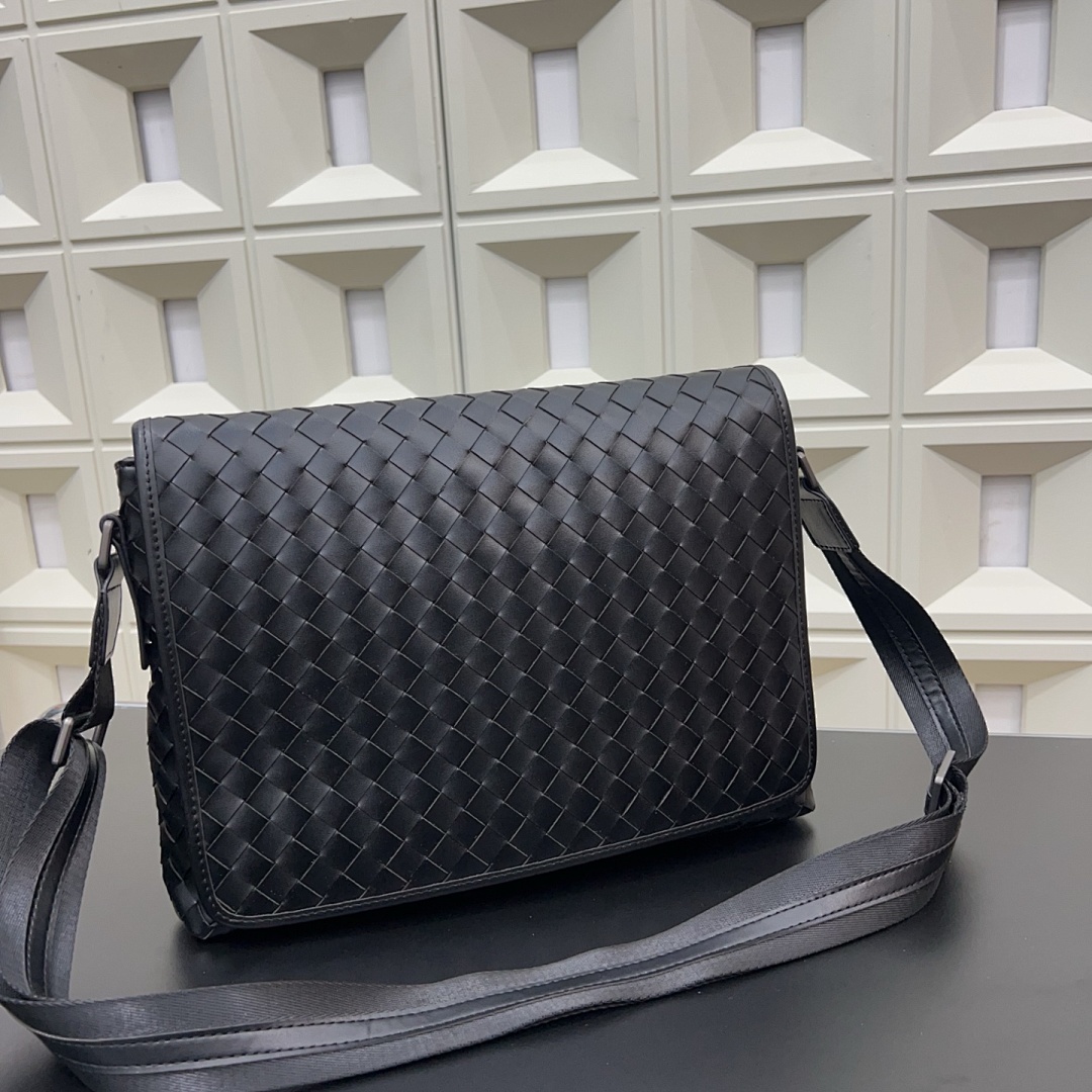 Bottega Veneta Intrecciato Messenger Bag