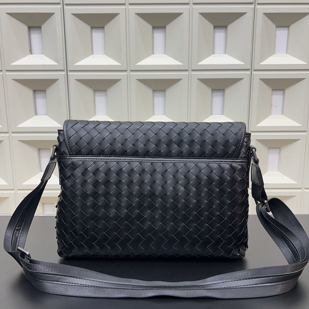 Bottega Veneta Intrecciato Messenger Bag view