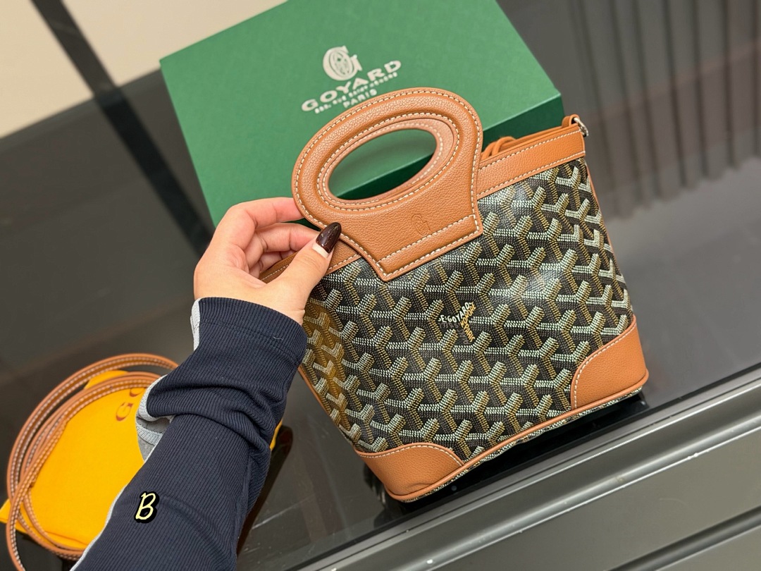 Goyard Saint Louis Tote view