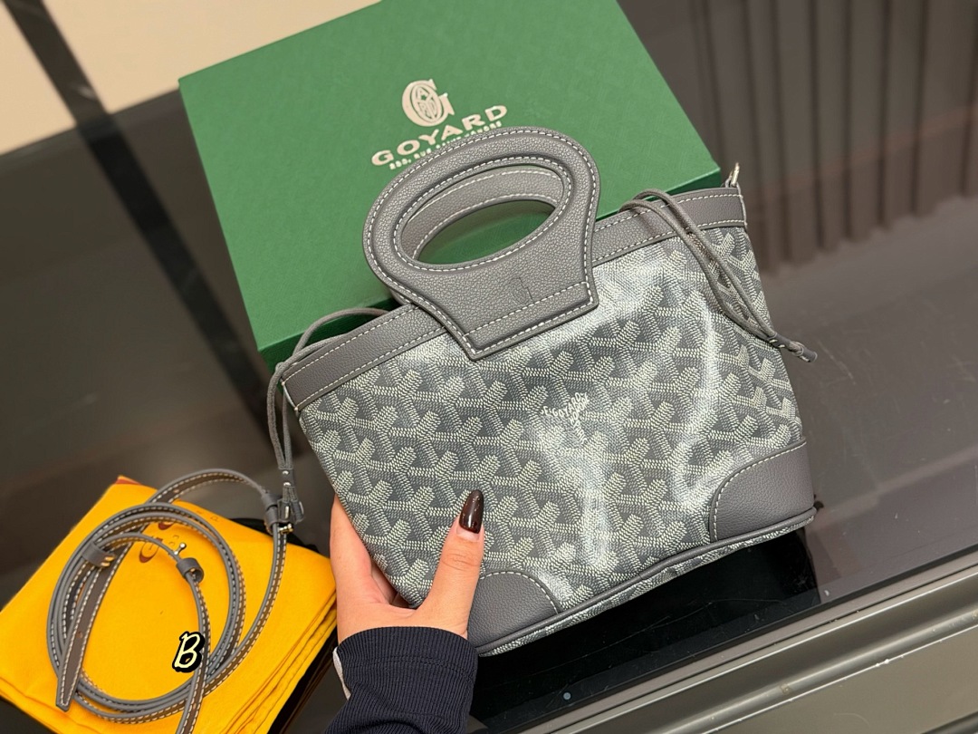 Goyard Saint Louis Tote view