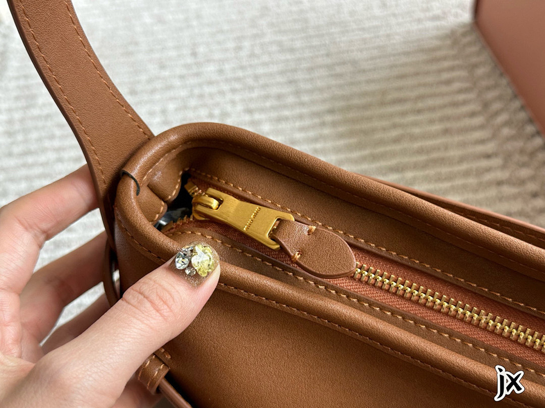 Miu Miu Bow Shoulder Bag view