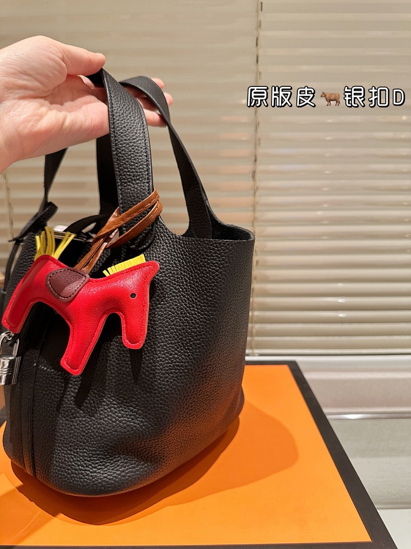 Hermes Evelyne Bag view
