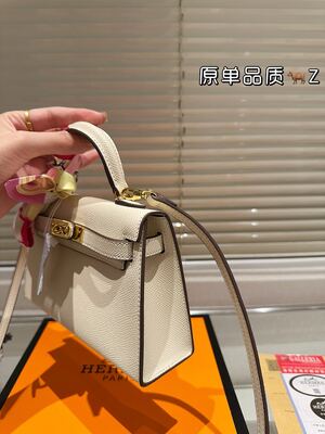Hermes Kelly Bag view 3