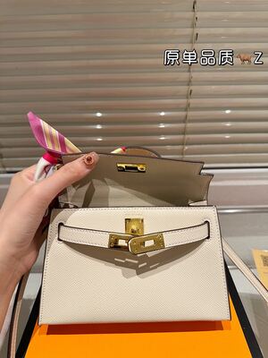 Hermes Kelly Bag view 2