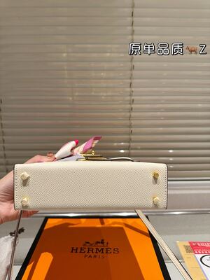 Hermes Kelly Bag view 7