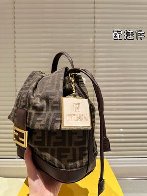 Fendi Shoulder Bag view 18