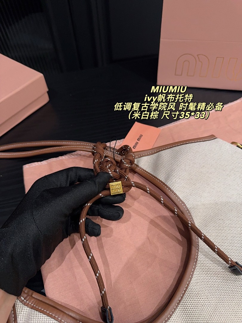 Miu Miu Ivy Shoulder Bag view