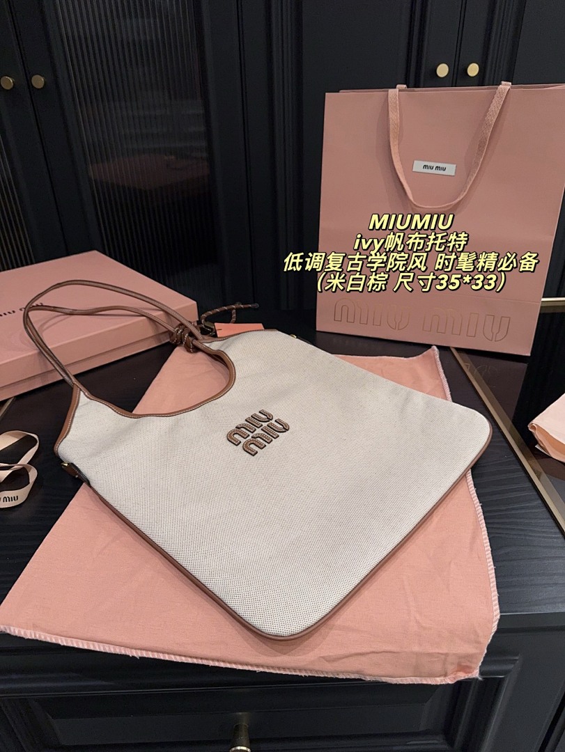 Miu Miu Ivy Shoulder Bag view