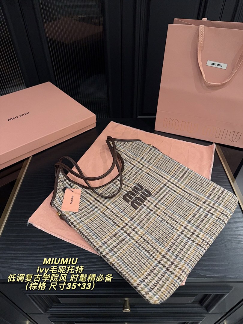 Miu Miu Ivy Shoulder Bag view