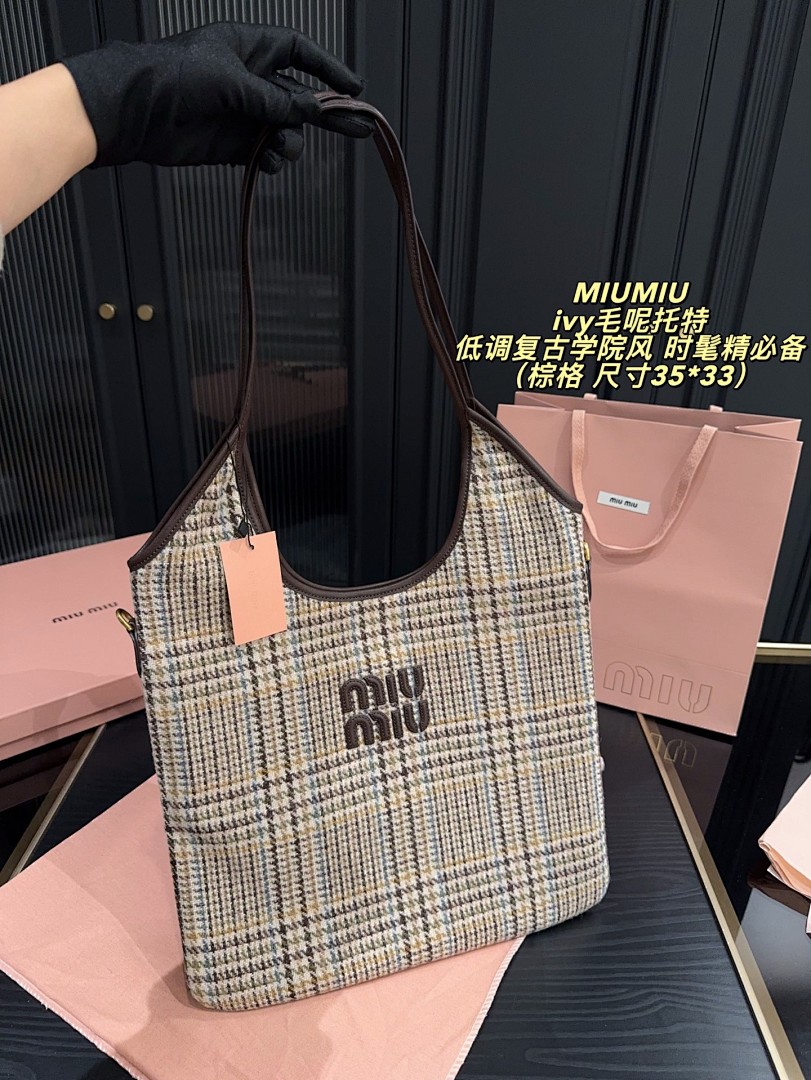 Miu Miu Ivy Shoulder Bag view