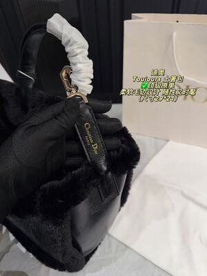 Dior Toujours Tote view 3