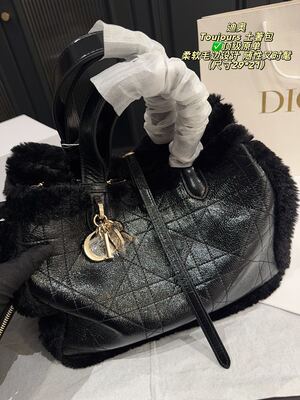 Dior Toujours Tote view 8