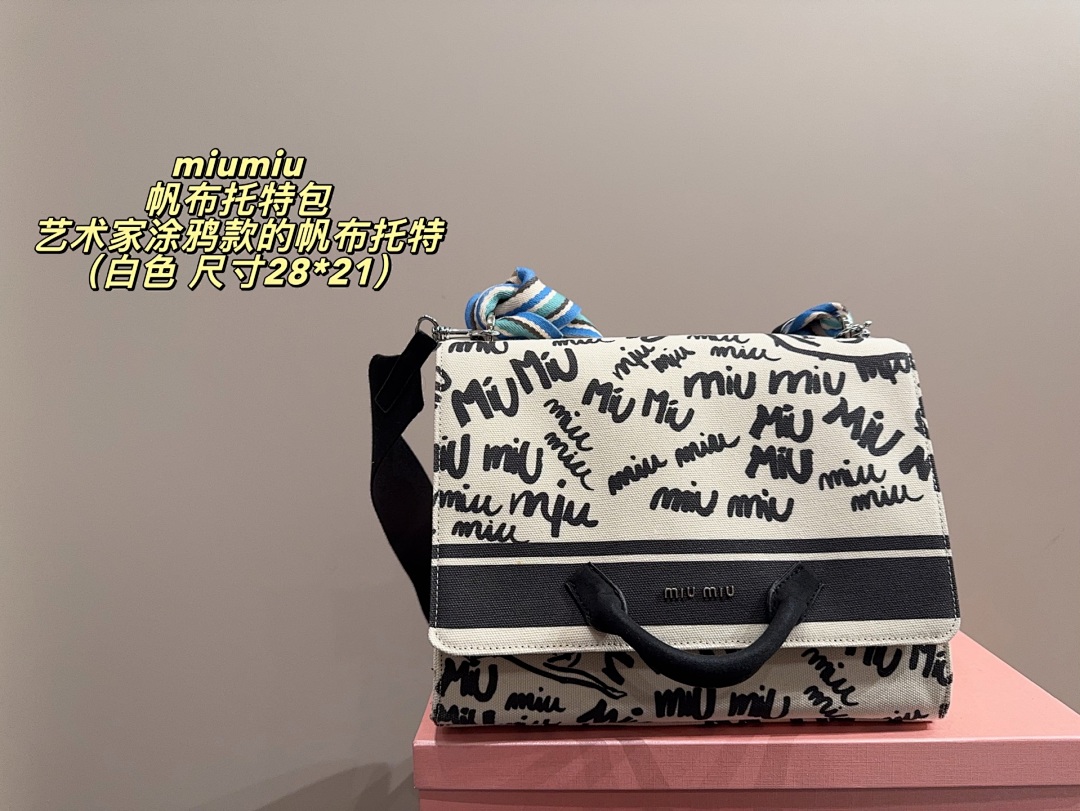 Miu Miu Logo Shoulder Bag view