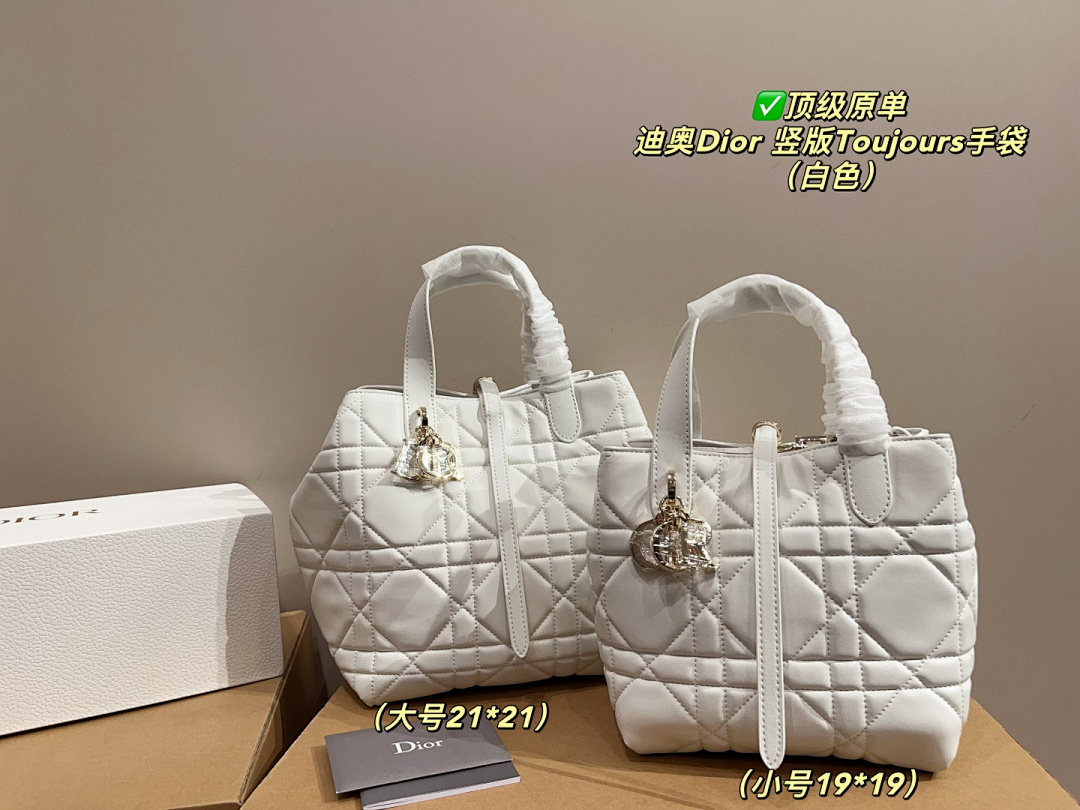 Dior Toujours Quilted Bag view
