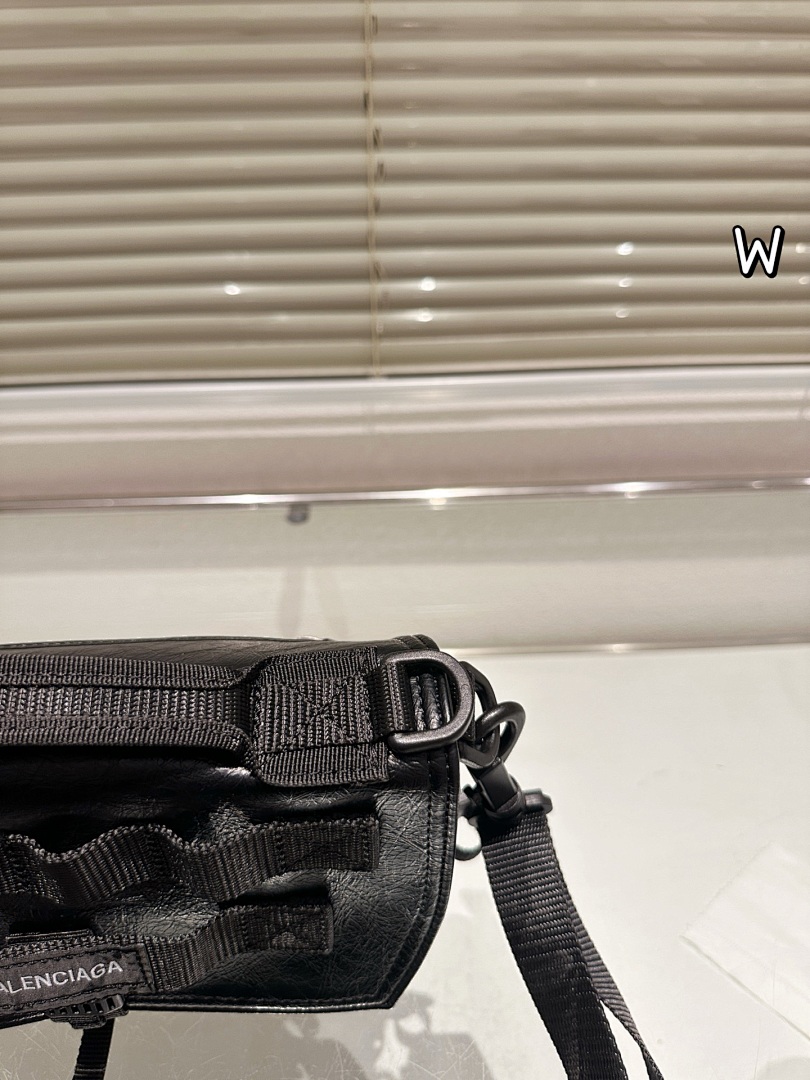 Balenciaga Hourglass Bag view