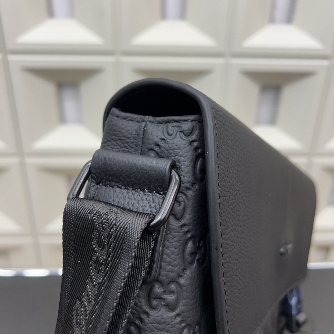 Gucci Messenger Bag view