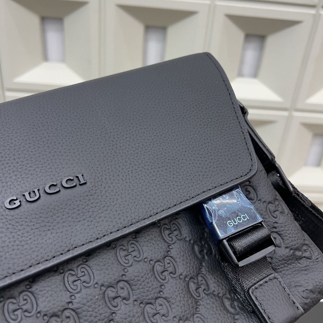 Gucci Messenger Bag view