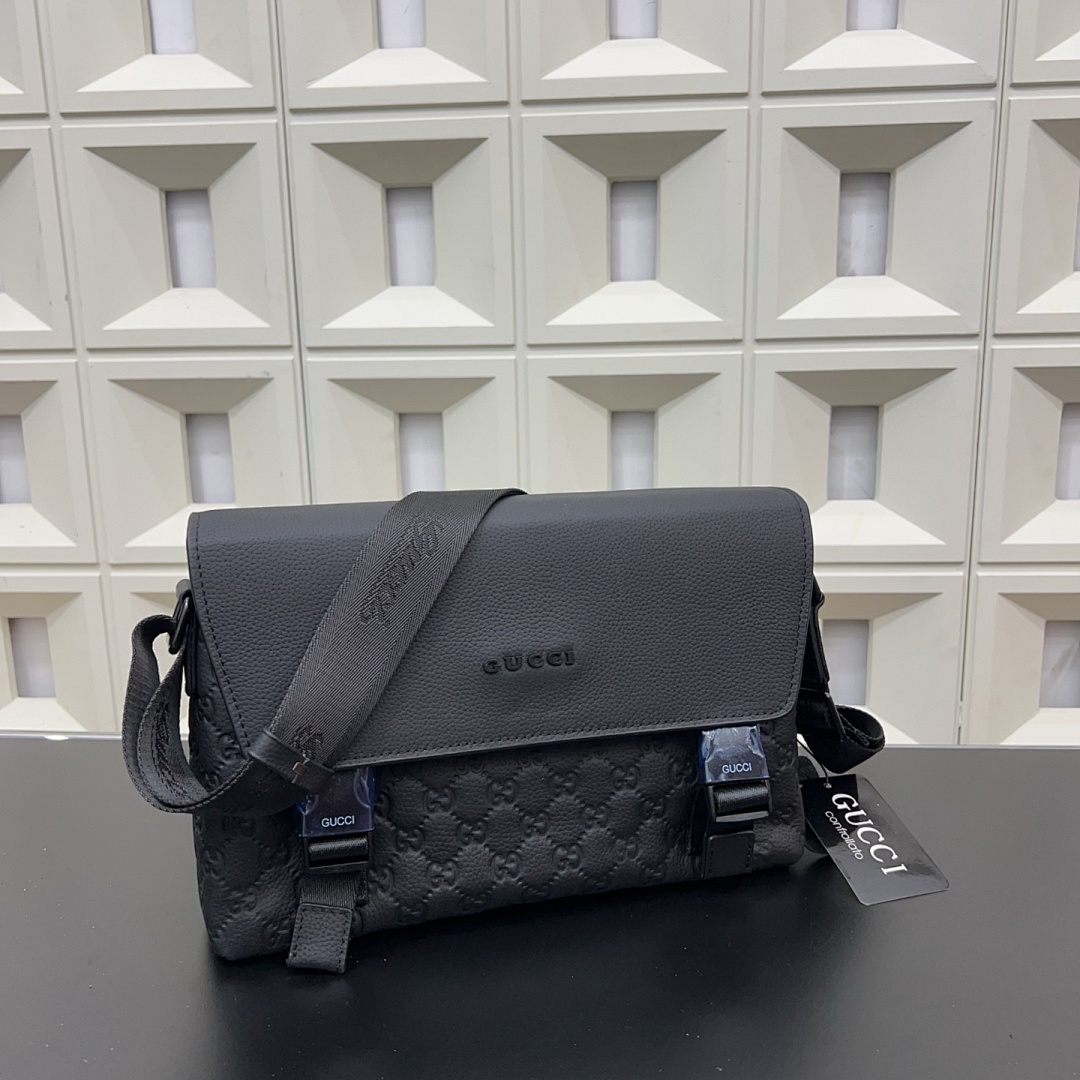 Gucci Messenger Bag view