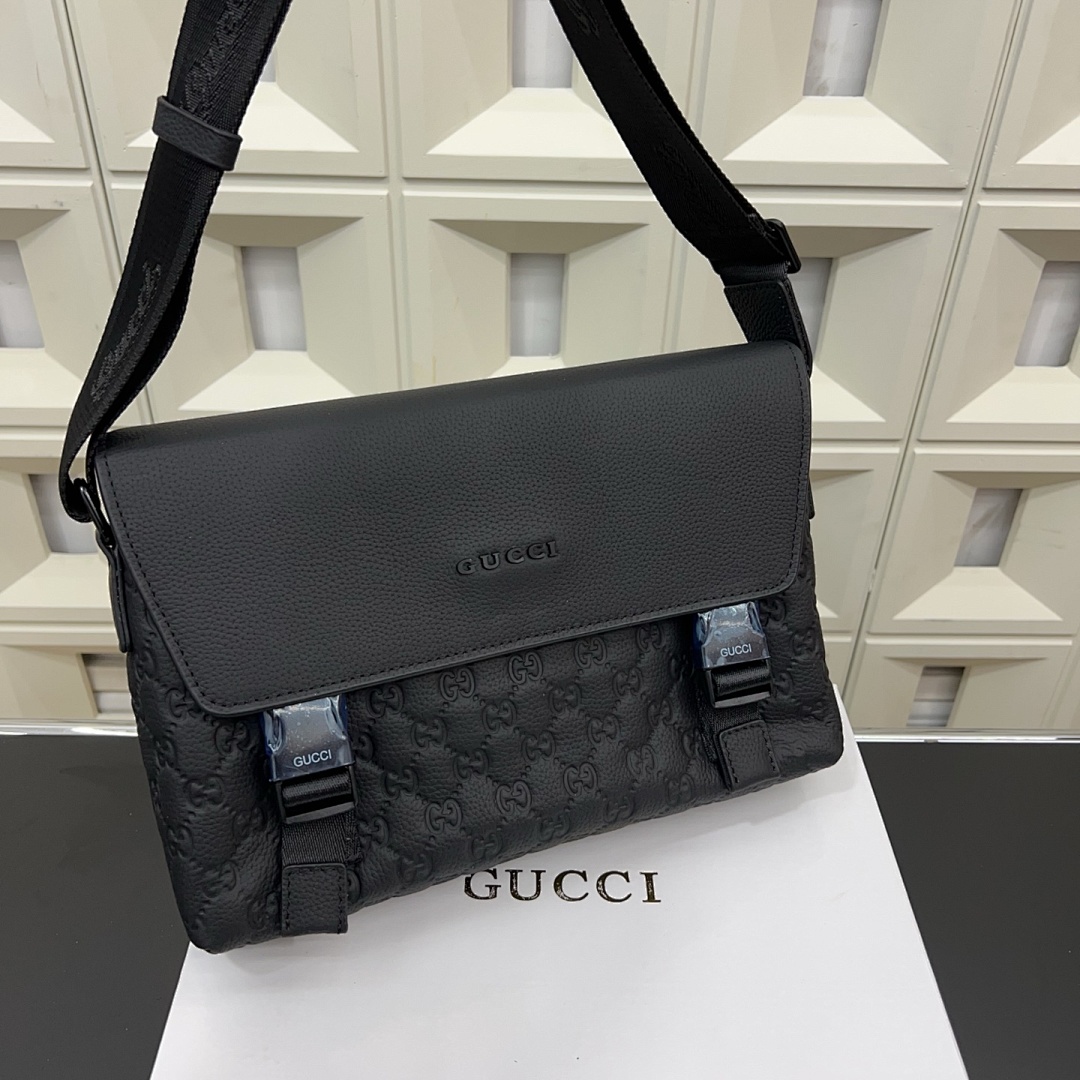 Gucci Messenger Bag view