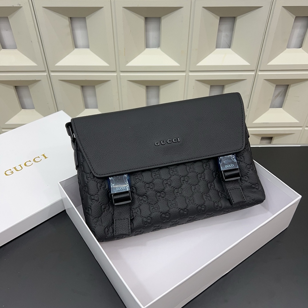 Gucci Messenger Bag view