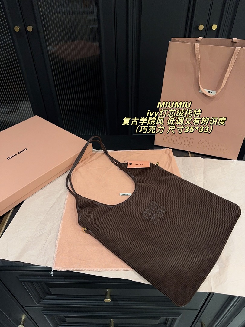 Miu Miu Ivy Shoulder Bag view