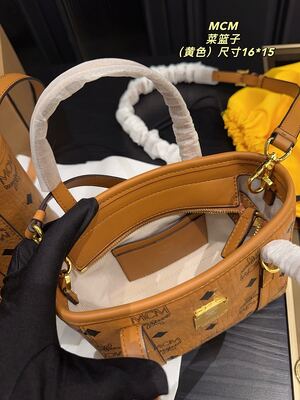Other Tote view 3