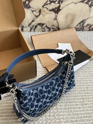 Coach Signature Hobo view 4