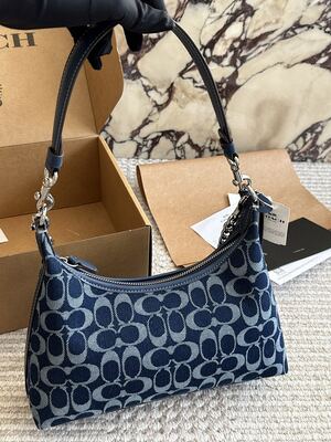 Coach Signature Hobo view 6