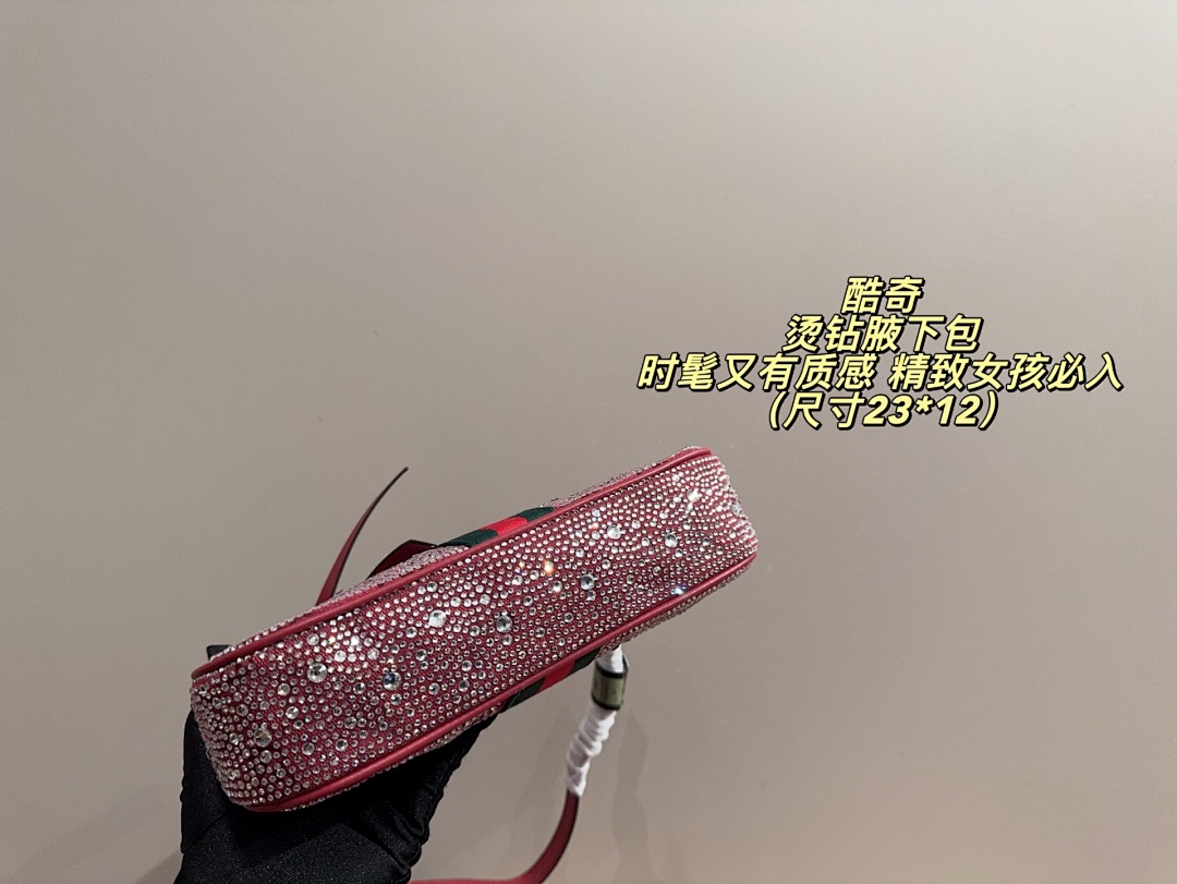 Gucci Diana Tote view