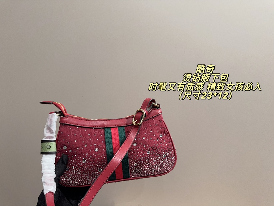 Gucci Diana Tote view