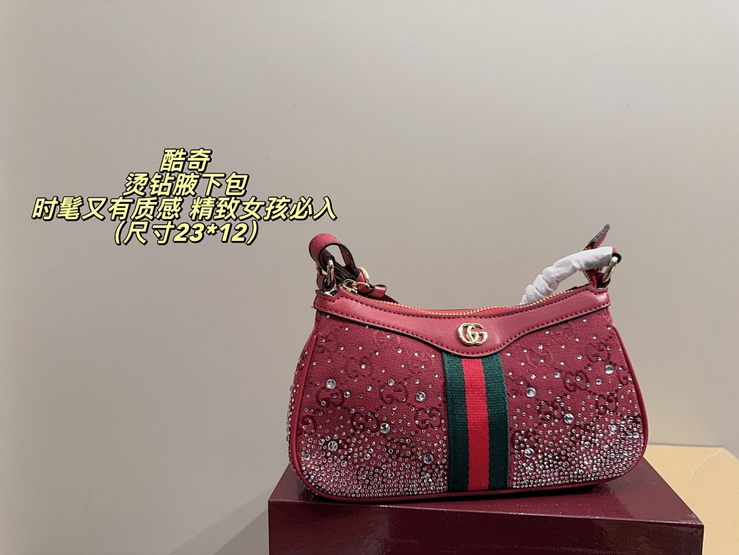 Gucci Diana Tote view