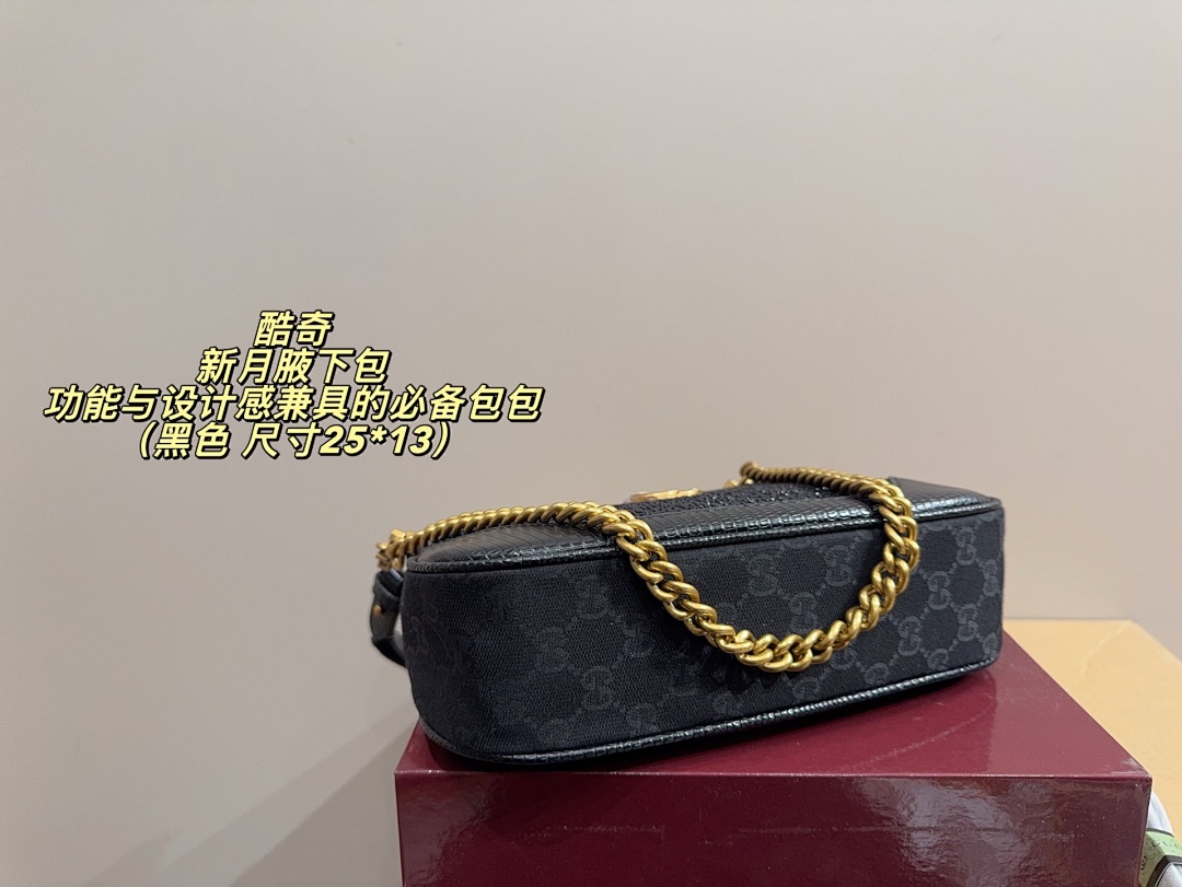 Gucci GG Supreme Crossbody