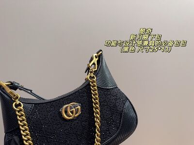 Gucci GG Supreme Crossbody view 5