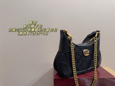 Gucci GG Supreme Crossbody view 6