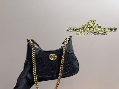 Gucci GG Supreme Crossbody view 8